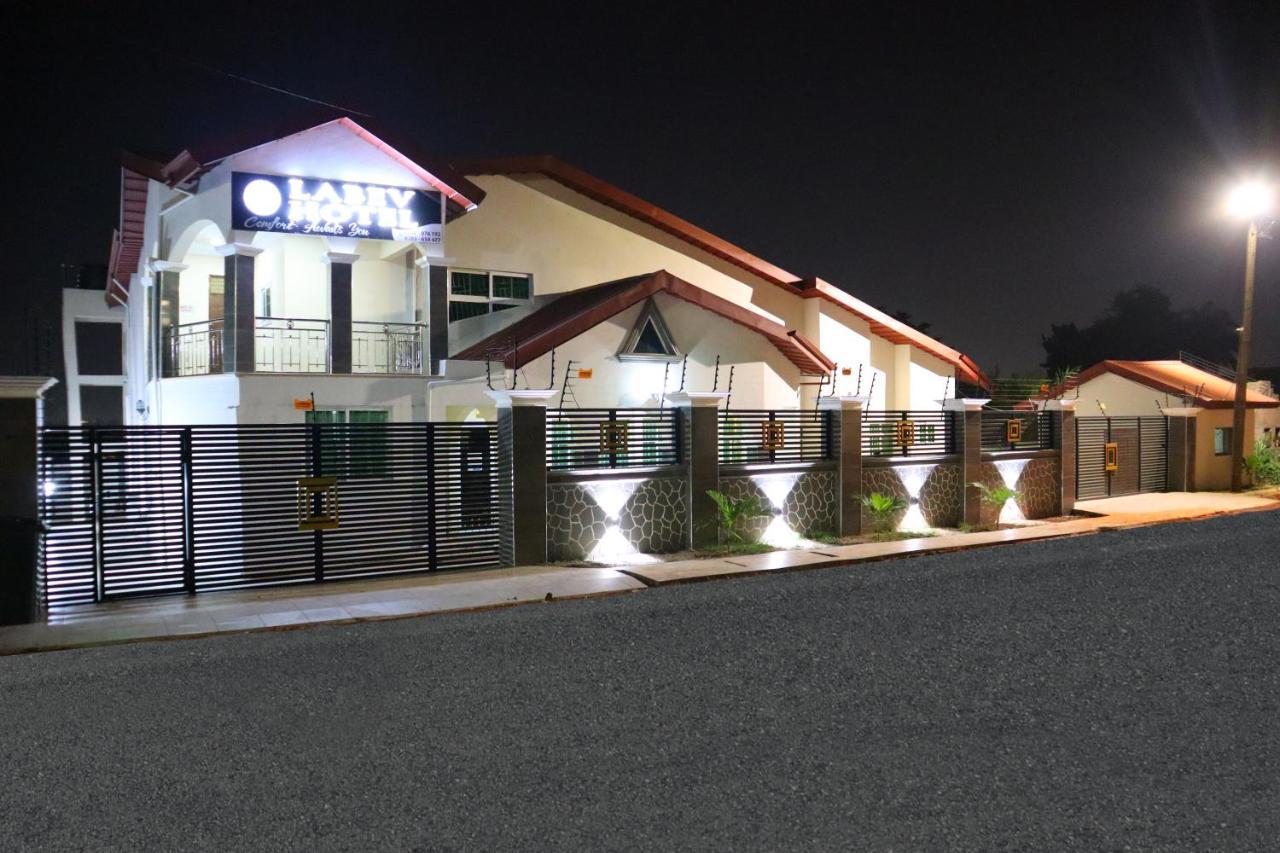 קומסי Labev Hotel מראה חיצוני תמונה