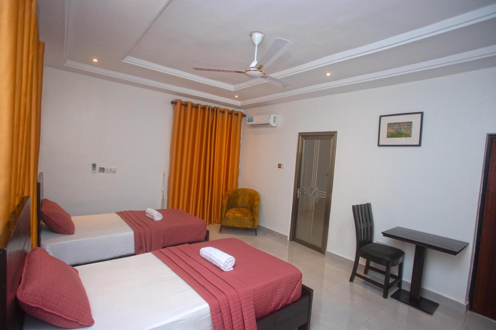 קומסי Labev Hotel מראה חיצוני תמונה